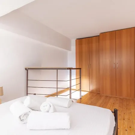 Cozy Loft Near Downtown Apartment *